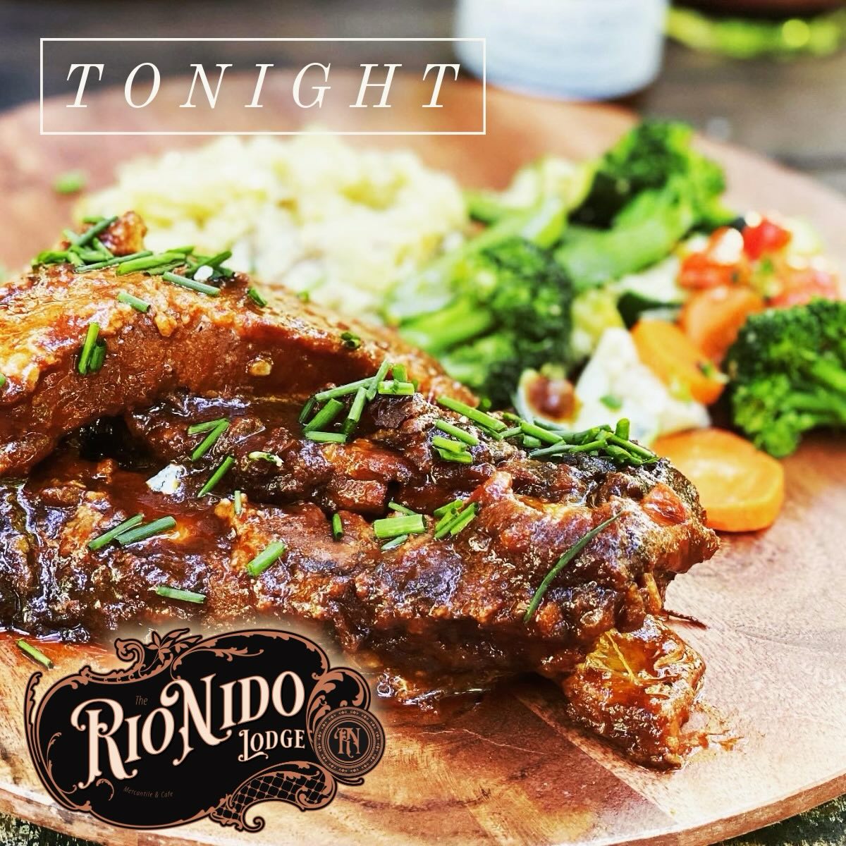 Join Us TONIGHT for our Tuesday Inn Keepers Dinner Special.
Enjoy Red Wine Braised Short Ribs with Steamed Veggies, Mashed Potatoes & a Dinner Roll for $22.95.
Our Soup options are a creamy Lasagna & Vegetable.
Dinner service starts at 5:30 and goes until 10pm. Come get cozy by the fire & let us do the cooking!
🍽️ 🔥 🌲 
See you soon!
. . .
#RussianRiver #Guerneville #RioNido