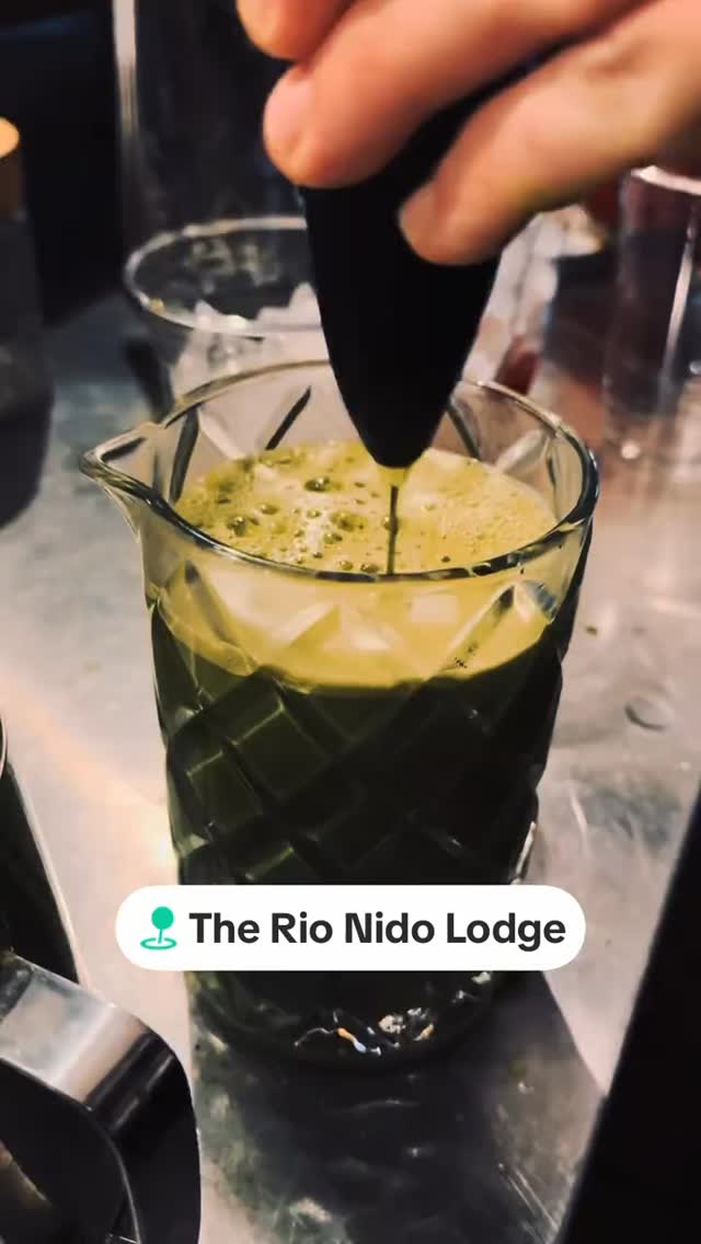 Our favorite morning gal @cholena_r is bringing it this weekend with her fresh pureed fruit matchas and boy does she have a fan club!!🍵